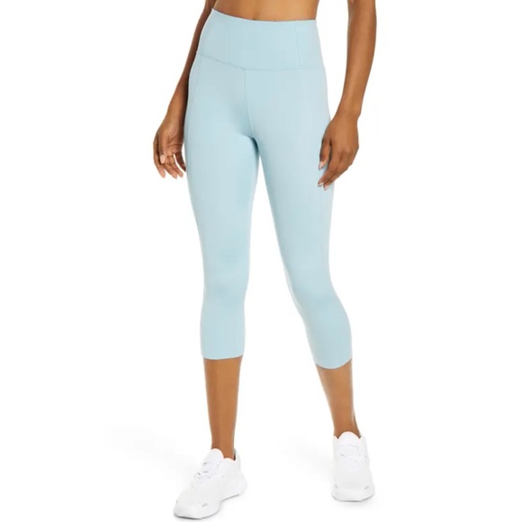 Girlfriend Collective Compressed Cropped Leggings in Sky - Picture 1 of 13